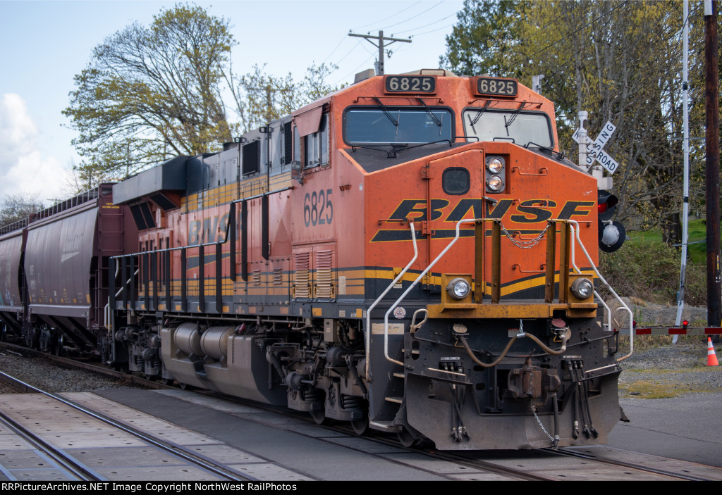 BNSF 6825